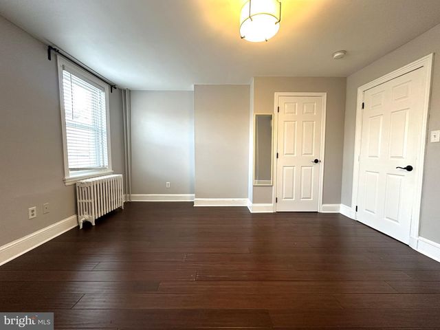 1320 CREASE ST, Philadelphia, PA 19125