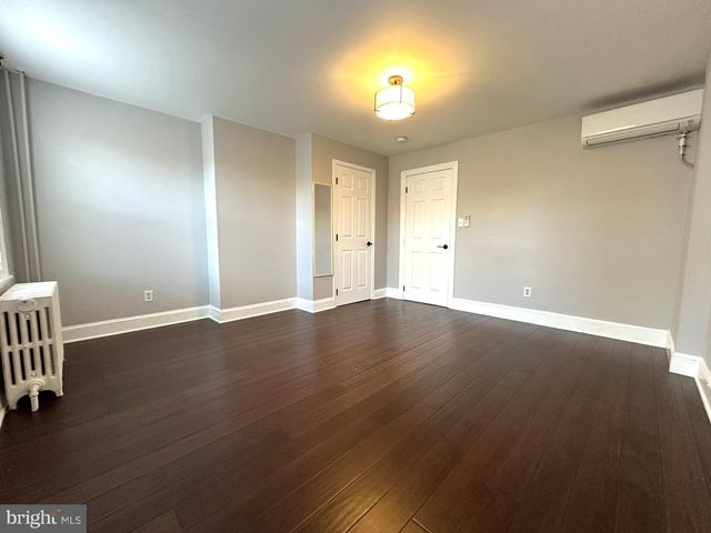 1320 CREASE ST, Philadelphia, PA 19125