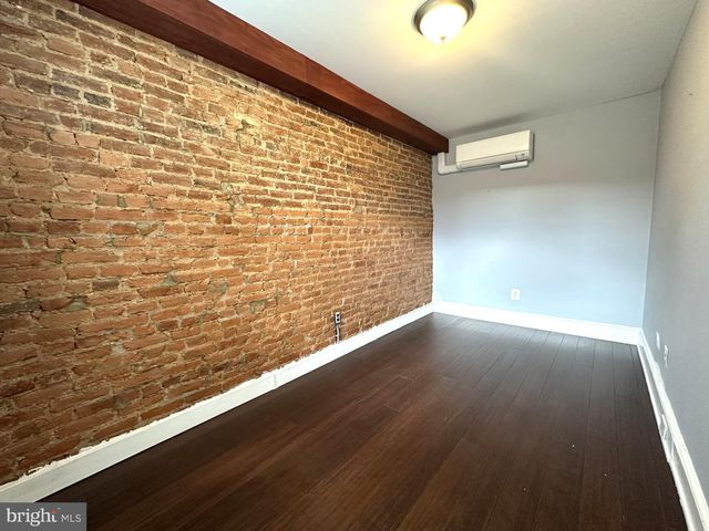 1320 CREASE ST, Philadelphia, PA 19125