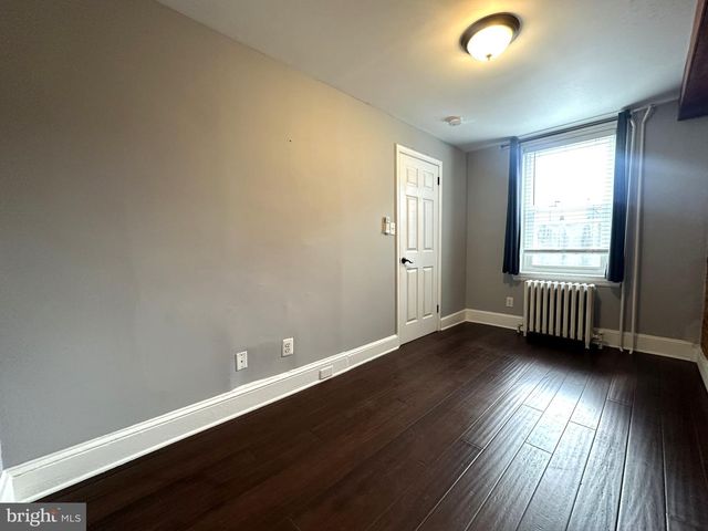 1320 CREASE ST, Philadelphia, PA 19125