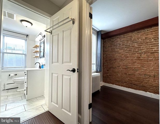 1320 CREASE ST, Philadelphia, PA 19125