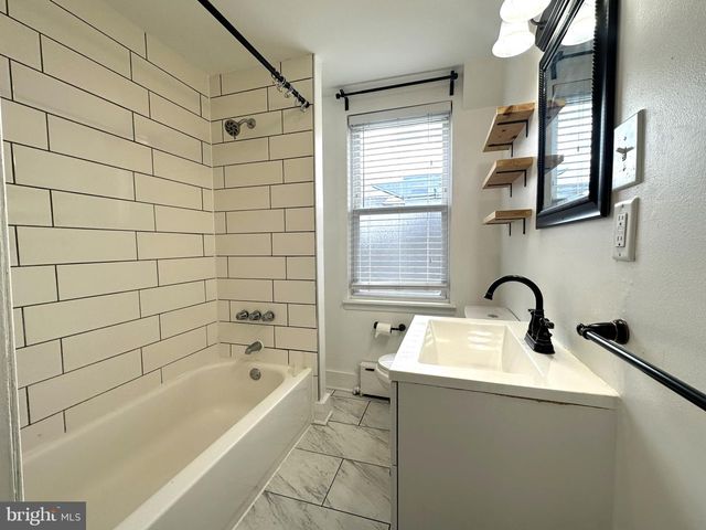 1320 CREASE ST, Philadelphia, PA 19125