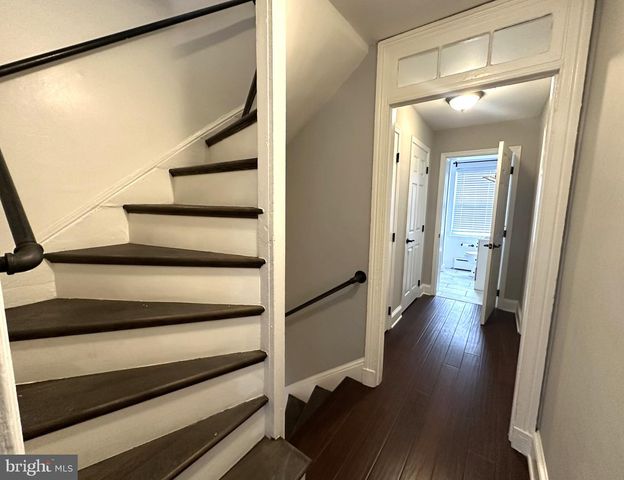 1320 CREASE ST, Philadelphia, PA 19125