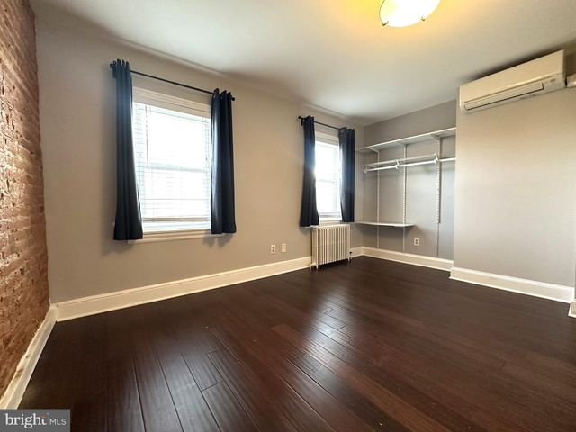 1320 CREASE ST, Philadelphia, PA 19125