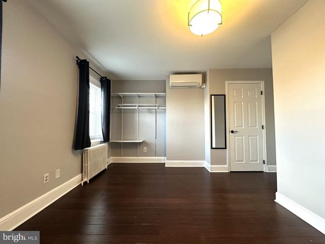 1320 CREASE ST, Philadelphia, PA 19125