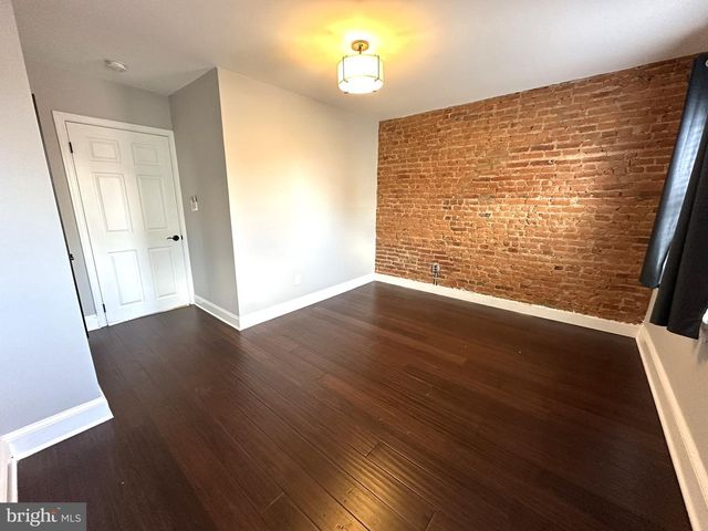 1320 CREASE ST, Philadelphia, PA 19125