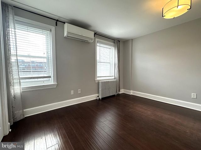 1320 CREASE ST, Philadelphia, PA 19125