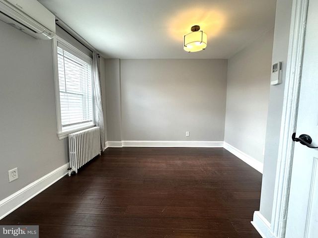 1320 CREASE ST, Philadelphia, PA 19125