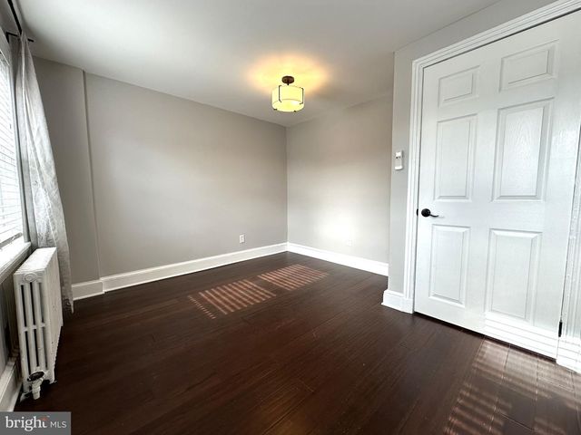 1320 CREASE ST, Philadelphia, PA 19125