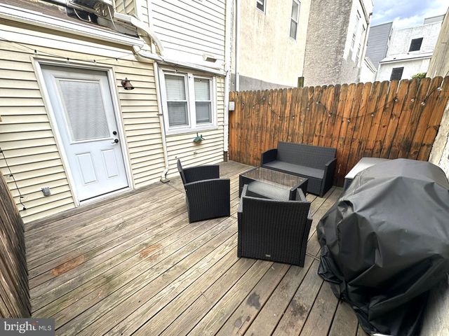 1320 CREASE ST, Philadelphia, PA 19125