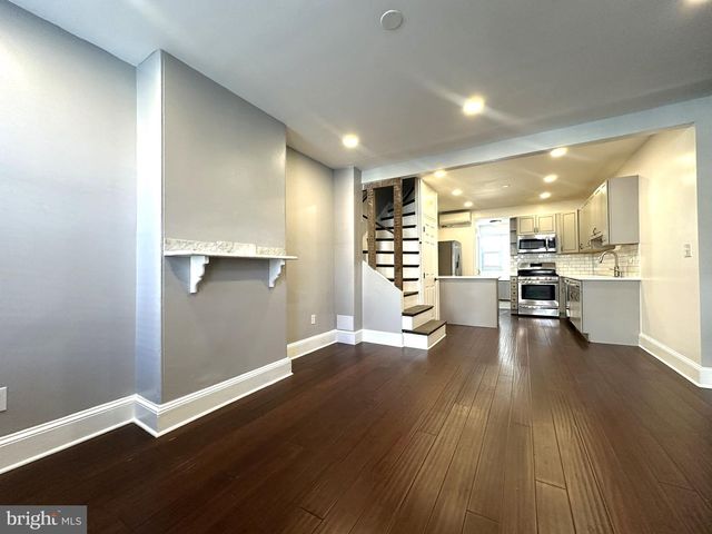 1320 CREASE ST, Philadelphia, PA 19125