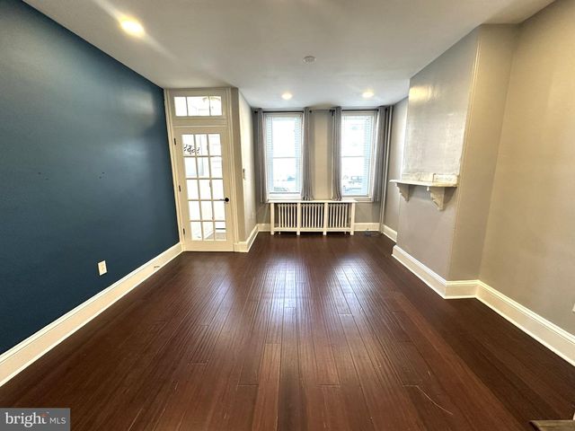 1320 CREASE ST, Philadelphia, PA 19125