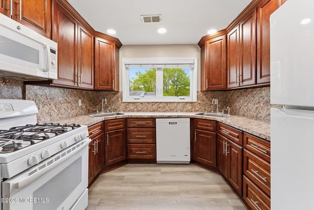 869 Hearthstone Drive, Lakewood, NJ 08701