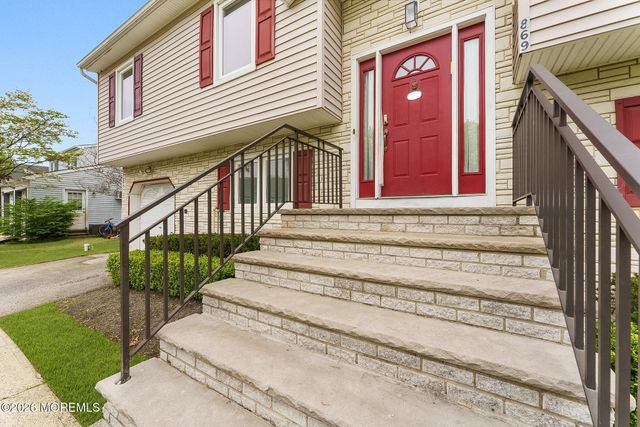 869 Hearthstone Drive, Lakewood, NJ 08701