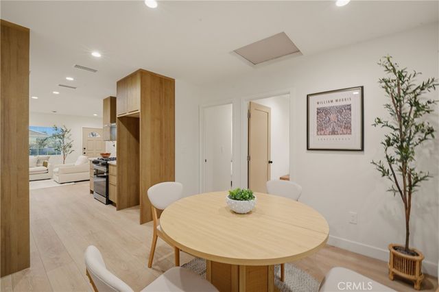 1111 W 98th Street, Los Angeles, CA 90044