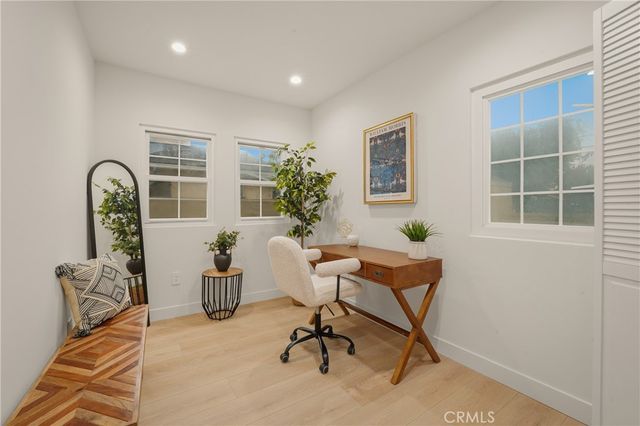 1111 W 98th Street, Los Angeles, CA 90044