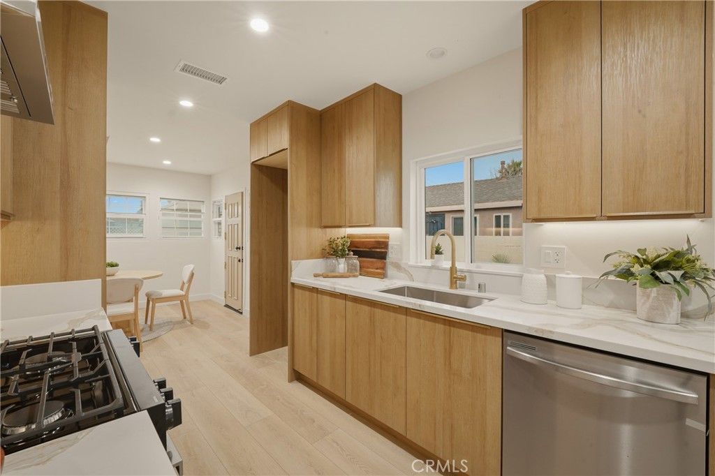 Image 12 of property listing at 1111 W 98th Street, Los Angeles, CA 90044