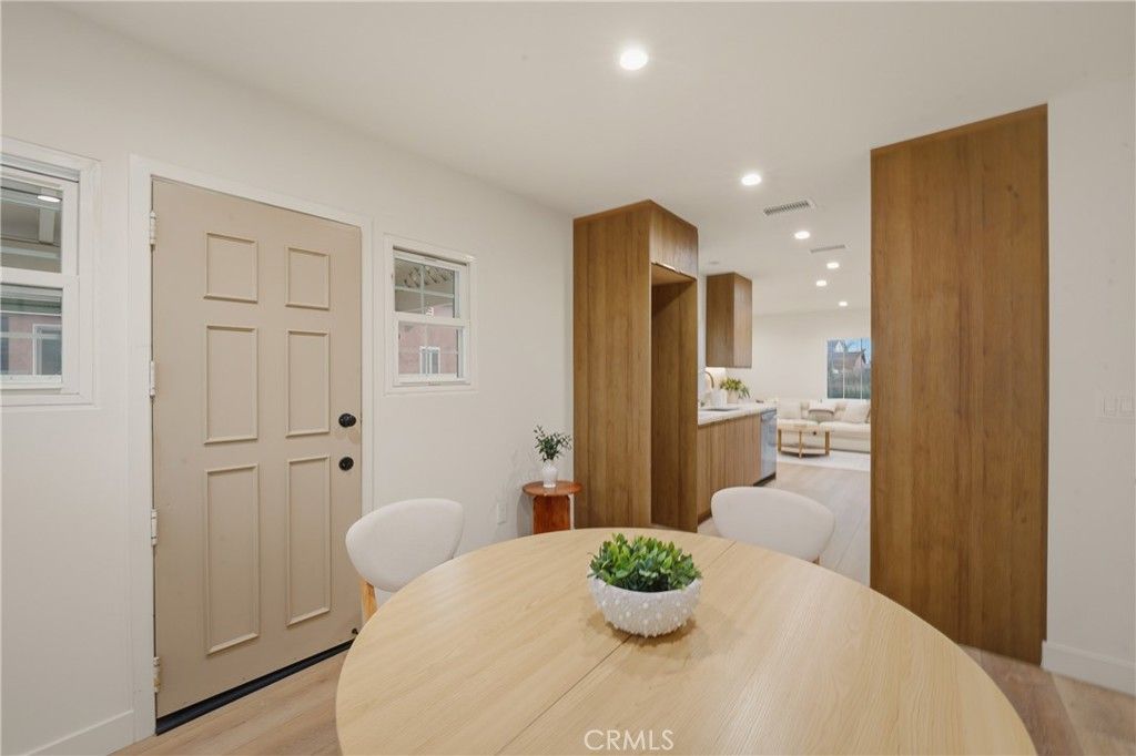 Image 17 of property listing at 1111 W 98th Street, Los Angeles, CA 90044