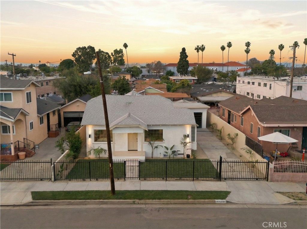 Image 2 of property listing at 1111 W 98th Street, Los Angeles, CA 90044