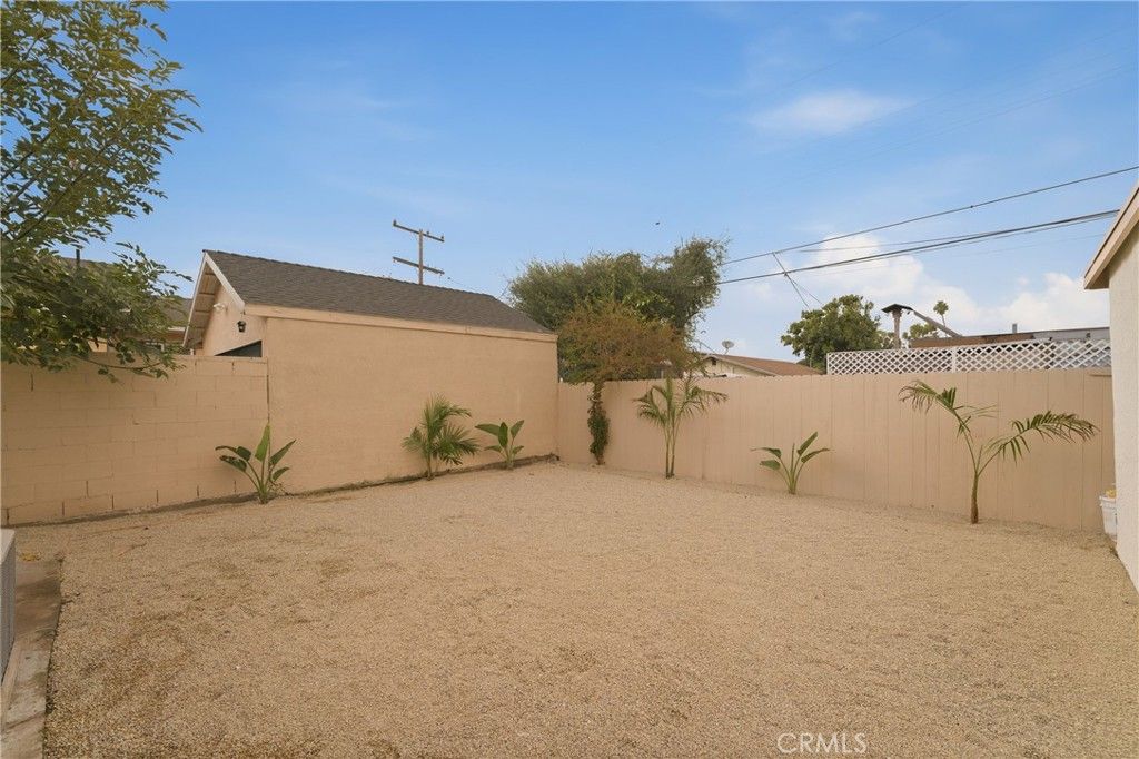 Image 22 of property listing at 1111 W 98th Street, Los Angeles, CA 90044