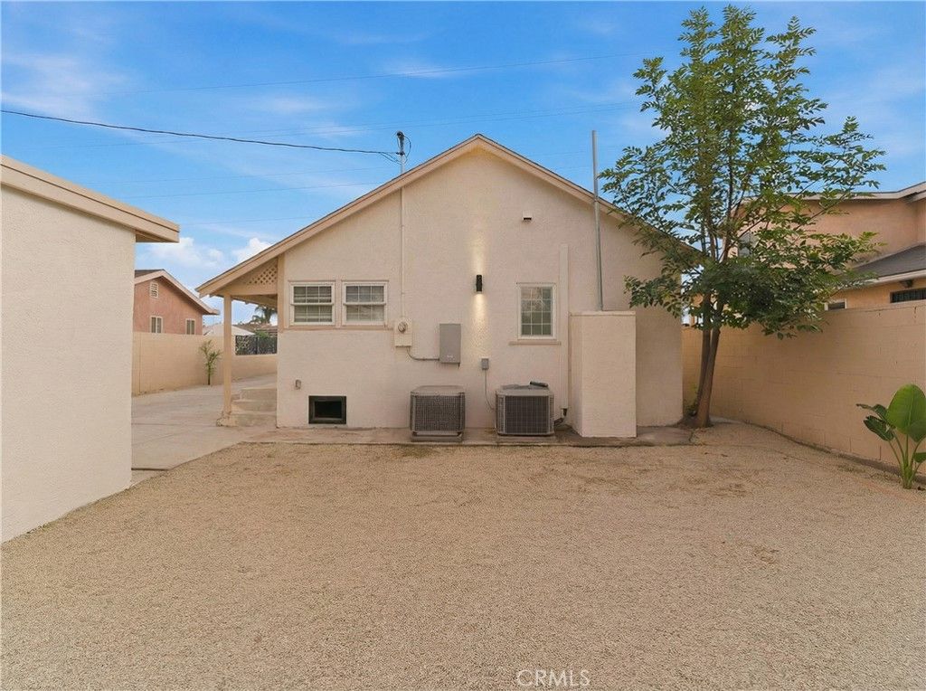 Image 24 of property listing at 1111 W 98th Street, Los Angeles, CA 90044