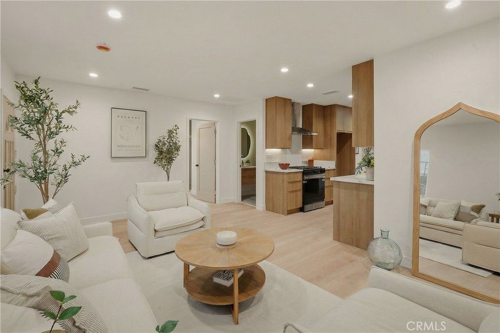 Image 9 of property listing at 1111 W 98th Street, Los Angeles, CA 90044