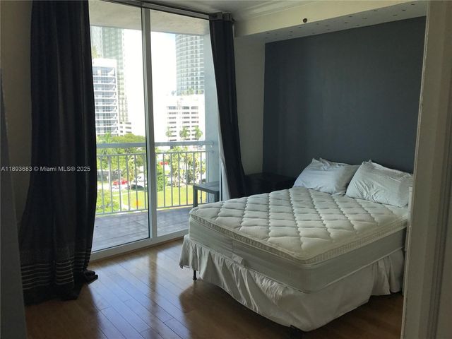 275 NE 18th St 808, Miami, FL 33132