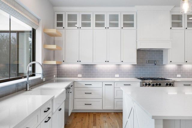 821 S Angel Light DR, Spicewood, TX 78669