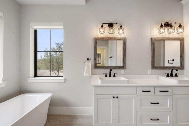 821 S Angel Light DR, Spicewood, TX 78669