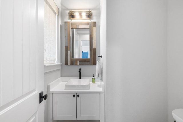 821 S Angel Light DR, Spicewood, TX 78669