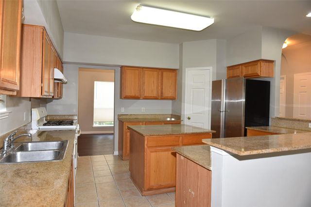 6807 Turtlewood Drive, Houston, TX 77072