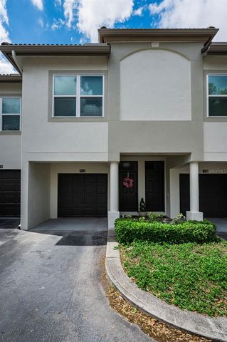913 NORMANDY TRACE ROAD 913, Tampa, FL 33602