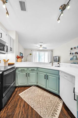 913 NORMANDY TRACE ROAD 913, Tampa, FL 33602