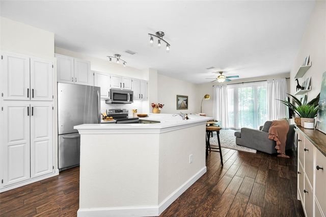 913 NORMANDY TRACE ROAD 913, Tampa, FL 33602