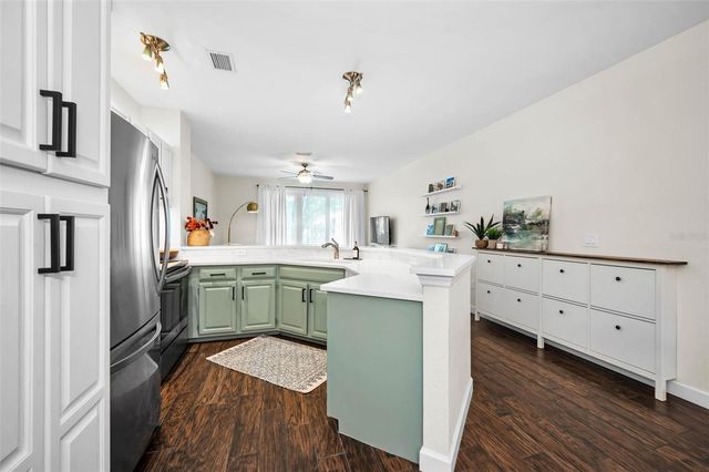 913 NORMANDY TRACE ROAD 913, Tampa, FL 33602