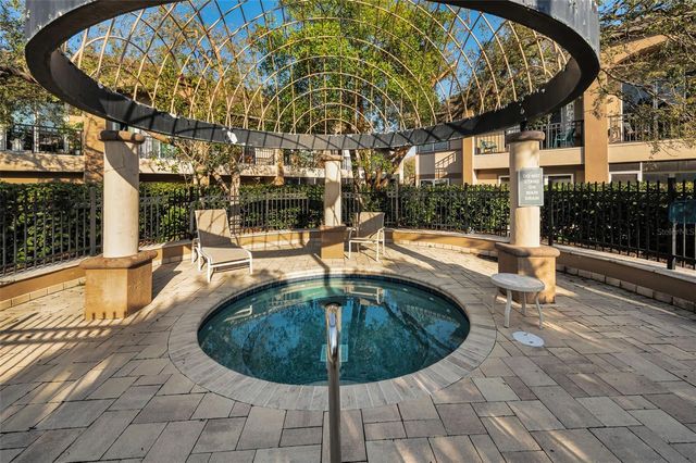 913 NORMANDY TRACE ROAD 913, Tampa, FL 33602