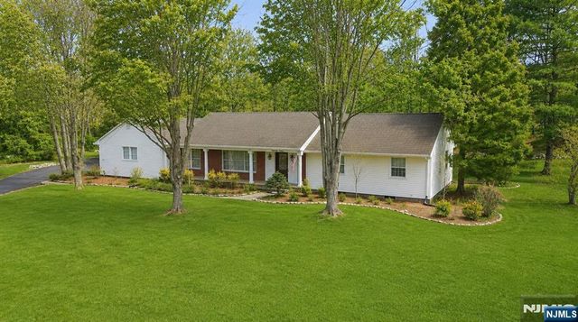 23 Jan River Drive, Upper Saddle River, NJ 07458