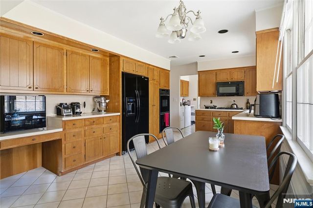 23 Jan River Drive, Upper Saddle River, NJ 07458