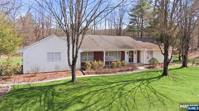 23 Jan River Drive, Upper Saddle River, NJ 07458