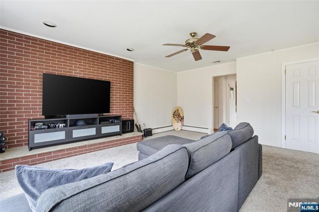 23 Jan River Drive, Upper Saddle River, NJ 07458