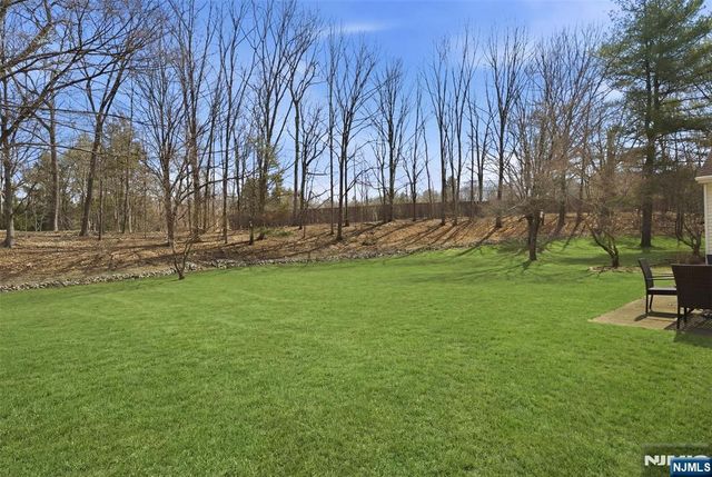 23 Jan River Drive, Upper Saddle River, NJ 07458