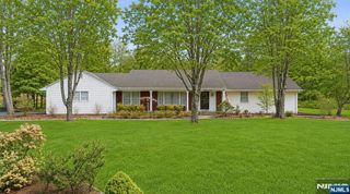 23 Jan River Drive, Upper Saddle River, NJ 07458