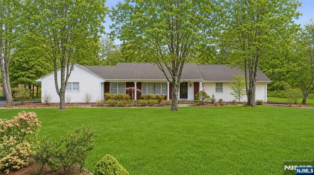 23 Jan River Drive, Upper Saddle River, NJ 07458