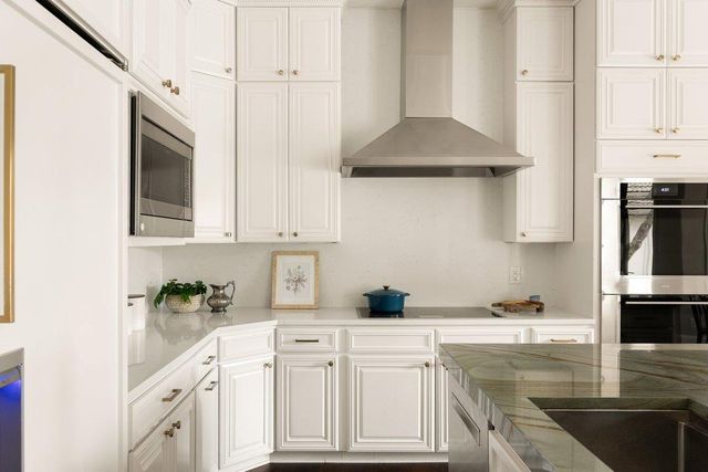 11 Ehrlich RD, Austin, TX 78746