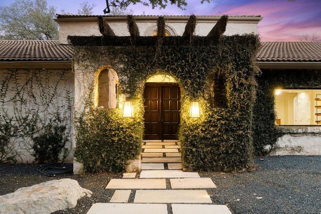 11 Ehrlich RD, Austin, TX 78746