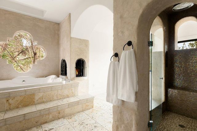 11 Ehrlich RD, Austin, TX 78746