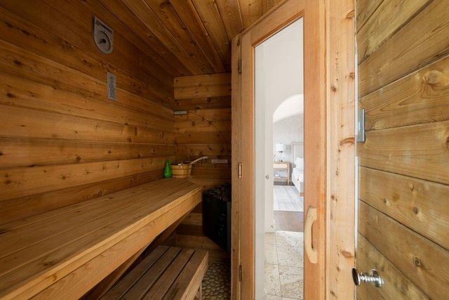 11 Ehrlich RD, Austin, TX 78746