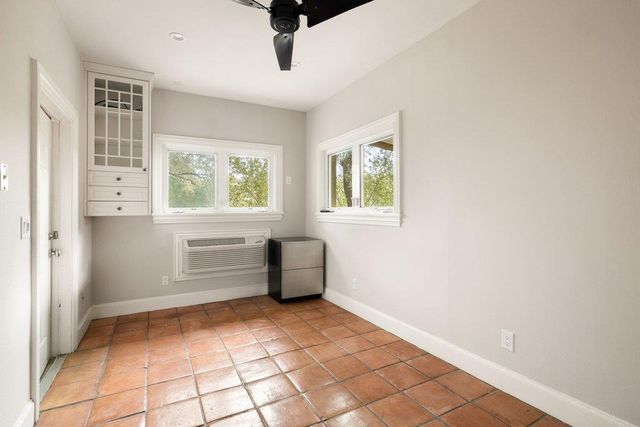 11 Ehrlich RD, Austin, TX 78746