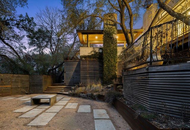 11 Ehrlich RD, Austin, TX 78746