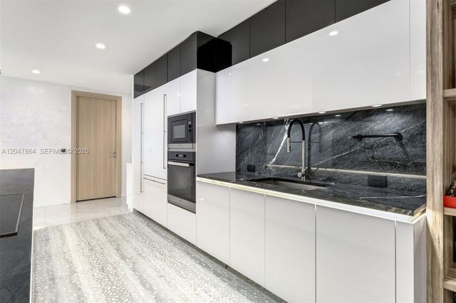 1000 Brickell Plz PH5203, Miami, FL 33131